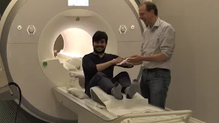 Tomás get a MRI brain scan