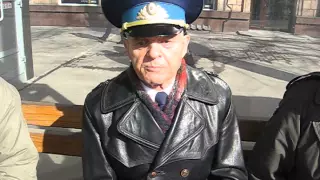 В Запорожье советский офицер дал мини-интервью после митинга. 23.02.2015