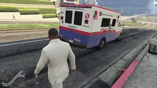 This is how "Paramedics" treat citizens of GTA V 🚨💉💊⚕️🩻