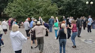 12.08.2023.🕺💃👍Живи и радуйся.Александр Марцинкевич.В Гомельском парке.