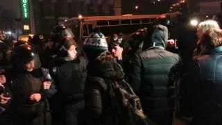 Беркут оточує нічний #Євромайдан (24.11.13)