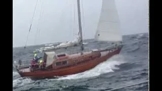 Classic Timber Yacht vs Comfortina 32 in 25 knots