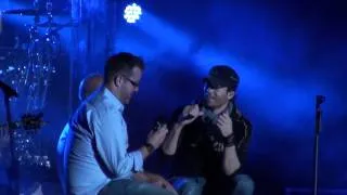 Enrique Iglesias - fans on stage and Stand by Me cover (Las Vegas)