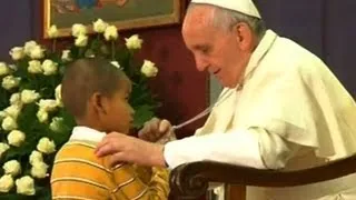 World enchanted by boy who stayed at Pope's side