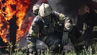 Испытание дымом и огнём: севастопольские пожарные МЧС прошли полосу психологической подготовки