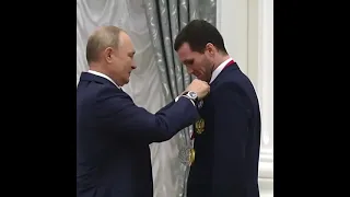 Владимир Путин наградил Дениса Тарасова Орденом Почета