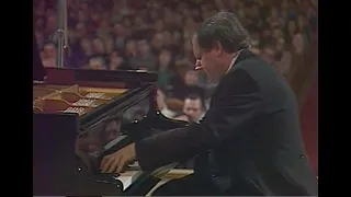 Grigory Sokolov plays Beethoven Piano Sonata no. 4, op. 7 – video 1990