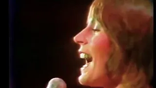 HELEN REDDY - LIVE GRAMMY PERFORMANCE OF I AM WOMAN - THE QUEEN OF 70s POP