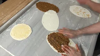 Very Delicious And Crunchy Turkish Lahmacun | Turkish Street Food