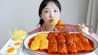 완전 매운 불닭쌈 먹방😫🔥쫀득쫀득 불닭떡같아…진짜 존맛이ㅇㅑ…(+팽이버섯,치즈볶이쌈,갈릭소스,달걀후라이) | REALSOUND MUKBANG | Fire noddle warps