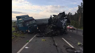 Жесткое ДТП двух грузовиков на трассе М5/ Грузовой эвакуатор