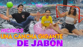 HICIMOS UNA CANCHA DE JABÓN GIGANTE | TV Ana Emilia