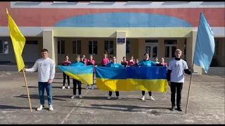 Флешмобфест  під гаслом "Дякуємо ЗСУ за кожен новий день". Композиція "Україна - свята мати героїв".