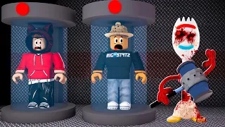FORKY JOINS MY GAME!! (Roblox Flee The Facility)