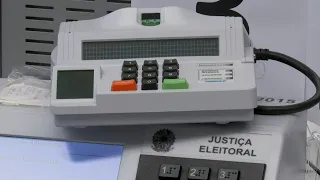 Urnas eletrônicas em teste | AFP