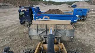 A day at work Caterpillar 972M XE wheel loaders