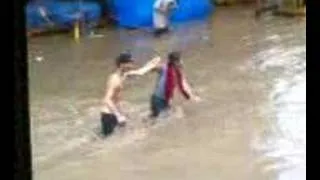 Pinoy&Pinay SEX  Scandal(Road Version while flooded)