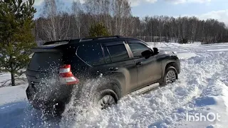 Прадо vs Туарег, подъем в снежную гору / Prado vs Touareg climbing a snowy mountain