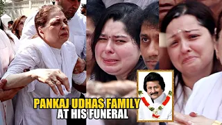 Pankaj Udhas Wife, Daughters Nayaab And Riva Udhas Crying Uncontrollably At Pankaj Udhas Last Rites