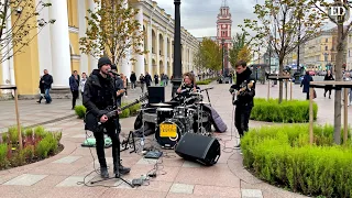 Nirvana на улицах Санкт-Петербурга: кавер-группа исполнила легендарную песню Smells Like Teen Spirit