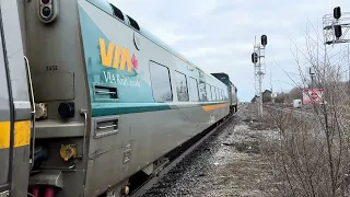 VIA Rail F40PH-2D 6424 at Aldershot GO