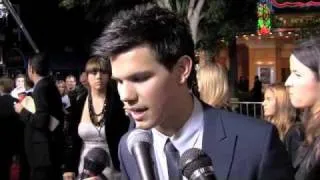 New Moon Premiere [Red Carpet Interview] - Taylor Lautner