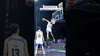 Crazy warm up dunk before the dunk contest