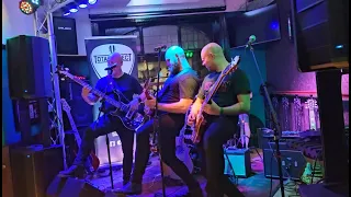 Total Affect Live at The Pub, Lancaster - Fat Bottomed Girls