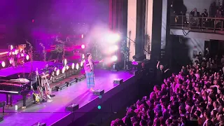 Jacob Collier conducts the Boston audience