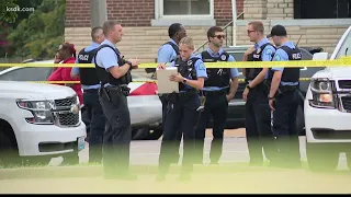 Shooting inside south St. Louis Auto Zone leaves 1 man dead, 1 injured