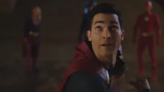 Superman, Flash, Arqueiro Verde e Supergirl Vs Amazo / The Flash 5x09 (Dublado)