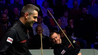 "You're so boring!" | Mark Selby and Mark Allen share joke during semi-final safety exchange