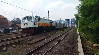 RAMAINYA KERETA API DI PERLINTASAN KERETA API JPL 81, Ada Lokomotif CC 204 dan CC 206 #kai121