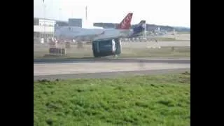 Car gets blown away by Boeing 747