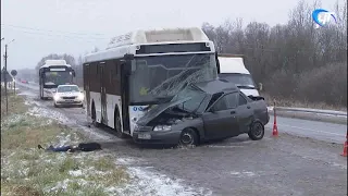 По дороге на «Акрон» ВАЗ врезался в пассажирский автобус №5, водитель легковушки погиб