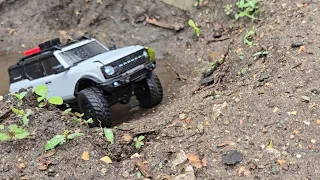 SCX24 fun on the wet course #rctrailing #rcmud