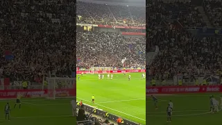 Penalty raté de Strasbourg contre Lyon. Réaction vu des tribunes