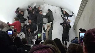 Wooster Students Fill The Arch!