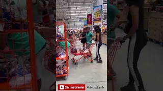 Briga em supermercado por causa de macho! Povo, não vale a penaaaaa