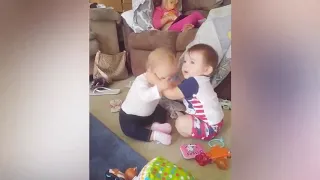 Cutest Baby Siblings Kissing Together- Sweet Video Moments for The First Day of the New Year