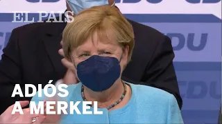 El APLAUSO que agradeció los 16 años de MERKEL al frente de ALEMANIA