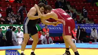 Ali Gürbüz (TUR) - Dimitar Kumchev (BUL) 120 kg.