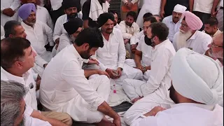 Shri Rahul Gandhi meets with the grieving family of late singer and Congress leader Sidhu Moosewala