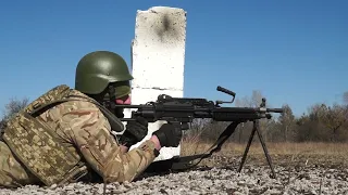 Військові ЗСУ проводять вишкіл з озброєнням наданим партнерами: кулемет FN Minimi