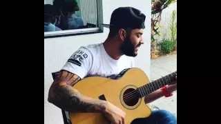 Rio e Nova York - Gusttavo Lima Cantando no barbeiro.