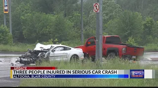 Three injured in Altoona car crash