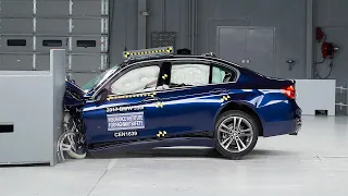 2017 BMW 3 series driver-side small overlap IIHS crash test