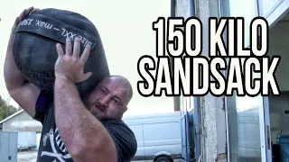 Die 150 Kilo Sandsack Wette.  Hoher Einsatz zur falschen Jahreszeit