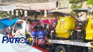 Ilang gov't vehicles tiniketan sa MMDA clearing ops | TV Patrol