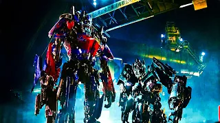 Optimus Prime is dropped from the plane. Transformers: Revenge of the Fallen(2009)